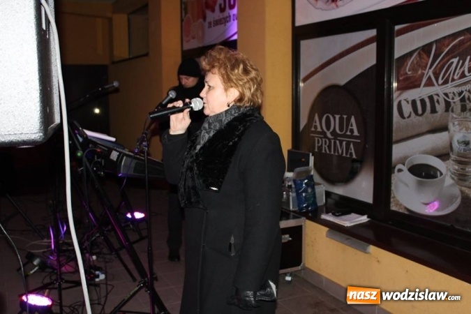 Zdjęcie w galerii na portalu naszwodzislaw.com: Lasery zamiast wybuchów. Zobacz, jak w Radlinie powitano Nowy Rok  wiadomości z regionu