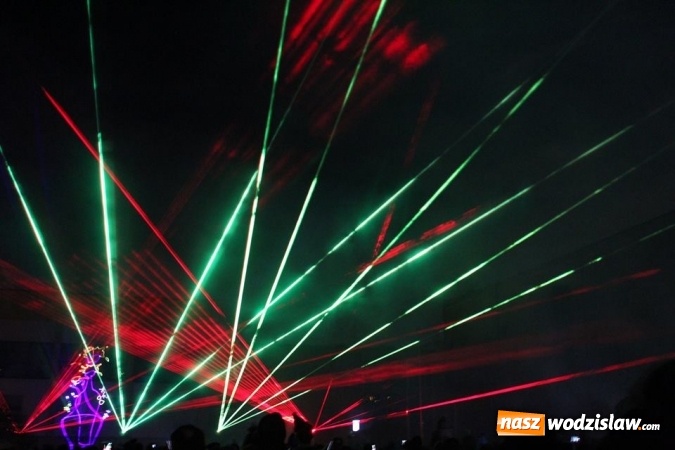 Zdjęcie w galerii na portalu naszwodzislaw.com: Lasery zamiast wybuchów. Zobacz, jak w Radlinie powitano Nowy Rok  wiadomości z regionu