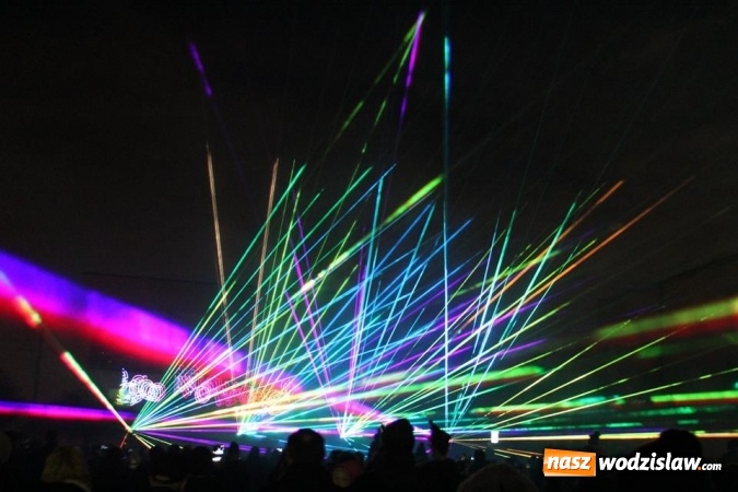Zdjęcie w galerii na portalu naszwodzislaw.com: Lasery zamiast wybuchów. Zobacz, jak w Radlinie powitano Nowy Rok  wiadomości z regionu