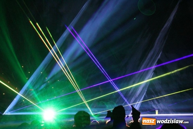 Zdjęcie w galerii na portalu naszwodzislaw.com: Lasery zamiast wybuchów. Zobacz, jak w Radlinie powitano Nowy Rok  wiadomości z regionu