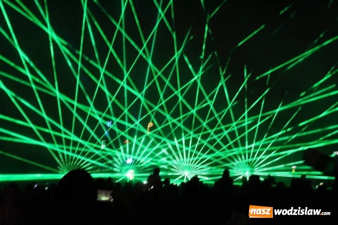 Zdjęcie w galerii na portalu naszwodzislaw.com: Lasery zamiast wybuchów. Zobacz, jak w Radlinie powitano Nowy Rok  wiadomości z regionu