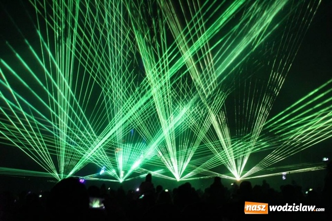 Zdjęcie w galerii na portalu naszwodzislaw.com: Lasery zamiast wybuchów. Zobacz, jak w Radlinie powitano Nowy Rok  wiadomości z regionu