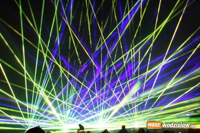 Zdjęcie w galerii na portalu naszwodzislaw.com: Lasery zamiast wybuchów. Zobacz, jak w Radlinie powitano Nowy Rok  wiadomości z regionu