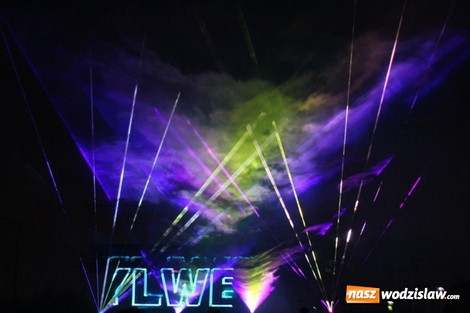 Zdjęcie w galerii na portalu naszwodzislaw.com: Lasery zamiast wybuchów. Zobacz, jak w Radlinie powitano Nowy Rok  wiadomości z regionu