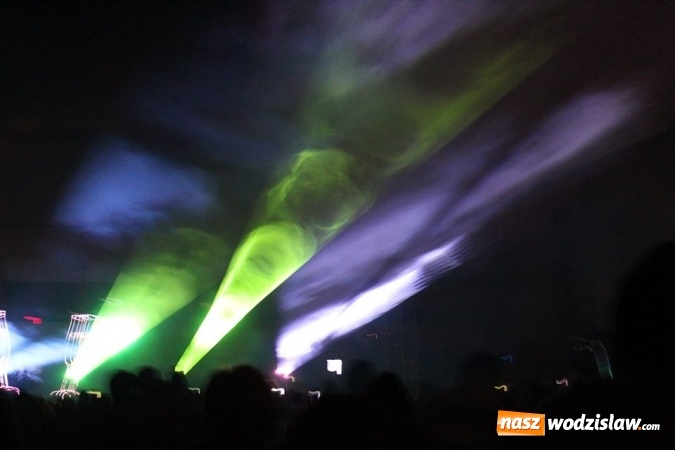 Zdjęcie w galerii na portalu naszwodzislaw.com: Lasery zamiast wybuchów. Zobacz, jak w Radlinie powitano Nowy Rok  wiadomości z regionu