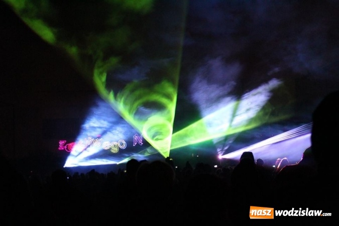 Zdjęcie w galerii na portalu naszwodzislaw.com: Lasery zamiast wybuchów. Zobacz, jak w Radlinie powitano Nowy Rok  wiadomości z regionu