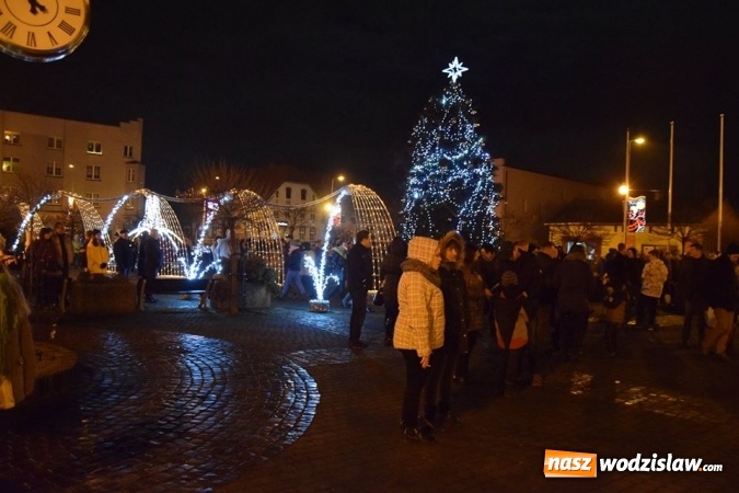 Zdjęcie w galerii na portalu naszwodzislaw.com:  Rydułtowy: Pokaz fajerwerków na przywitanie Nowego Roku  wiadomości z regionu