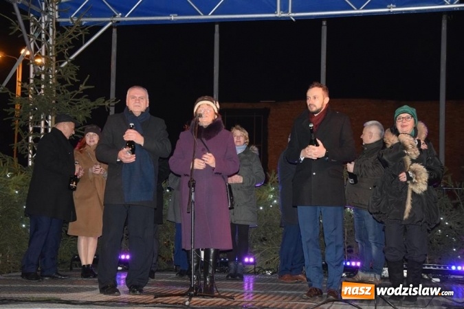 Zdjęcie w galerii na portalu naszwodzislaw.com:  Rydułtowy: Pokaz fajerwerków na przywitanie Nowego Roku  wiadomości z regionu