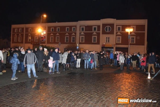 Zdjęcie w galerii na portalu naszwodzislaw.com:  Rydułtowy: Pokaz fajerwerków na przywitanie Nowego Roku  wiadomości z regionu