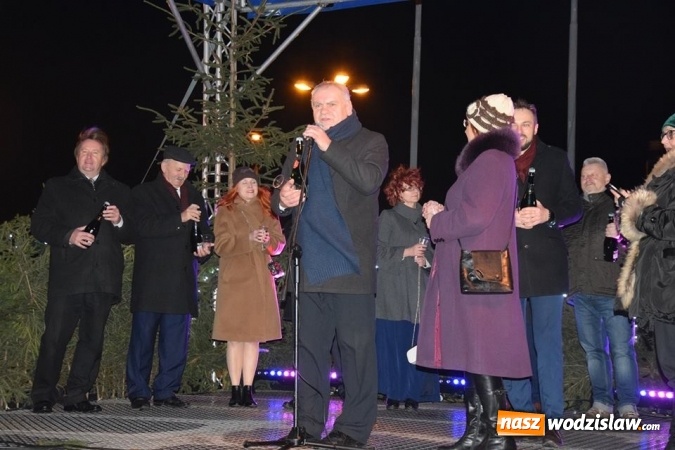 Zdjęcie w galerii na portalu naszwodzislaw.com:  Rydułtowy: Pokaz fajerwerków na przywitanie Nowego Roku  wiadomości z regionu