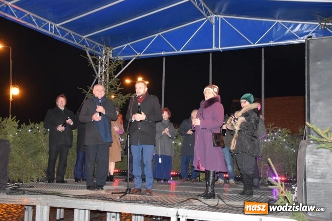 Zdjęcie w galerii na portalu naszwodzislaw.com:  Rydułtowy: Pokaz fajerwerków na przywitanie Nowego Roku  wiadomości z regionu