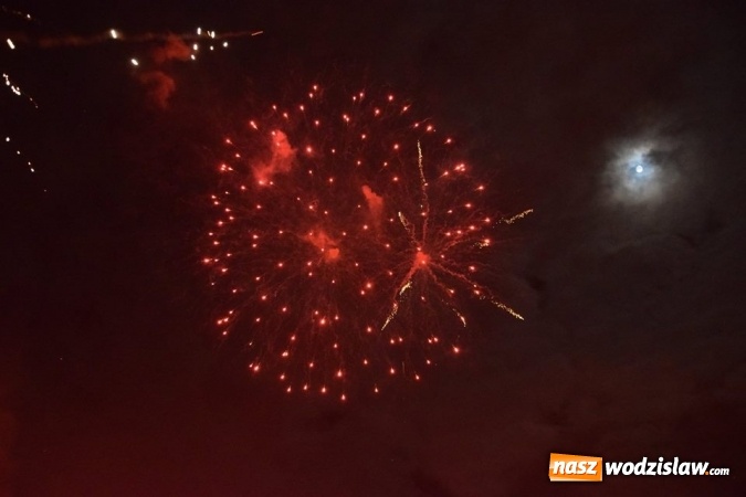 Zdjęcie w galerii na portalu naszwodzislaw.com:  Rydułtowy: Pokaz fajerwerków na przywitanie Nowego Roku  wiadomości z regionu