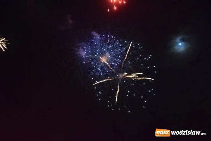 Zdjęcie w galerii na portalu naszwodzislaw.com:  Rydułtowy: Pokaz fajerwerków na przywitanie Nowego Roku  wiadomości z regionu