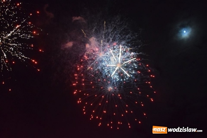 Zdjęcie w galerii na portalu naszwodzislaw.com:  Rydułtowy: Pokaz fajerwerków na przywitanie Nowego Roku  wiadomości z regionu