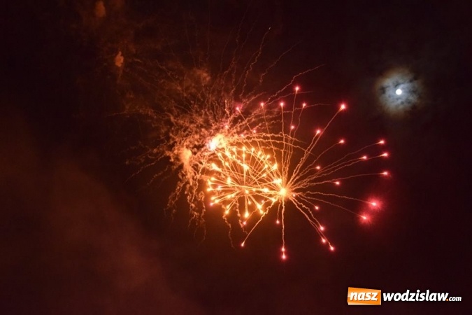 Zdjęcie w galerii na portalu naszwodzislaw.com:  Rydułtowy: Pokaz fajerwerków na przywitanie Nowego Roku  wiadomości z regionu