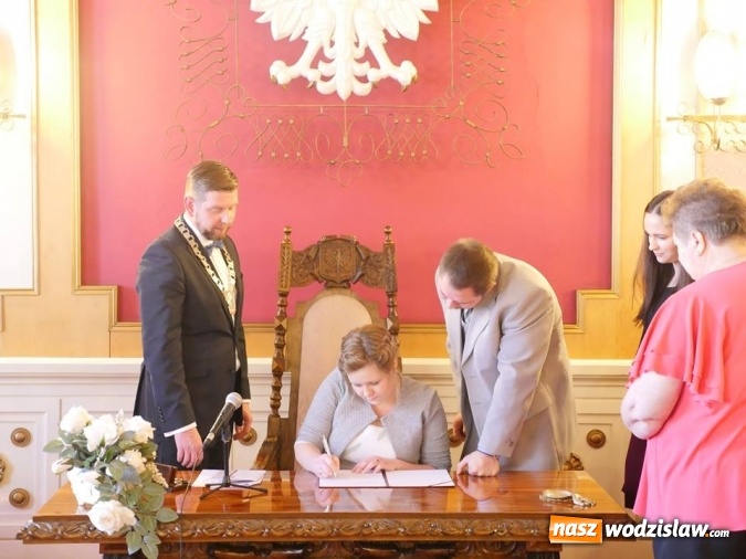Zdjęcie w galerii na portalu naszwodzislaw.com: Prezydent Kieca udzielił ślubu pięciu parom  wiadomości z regionu