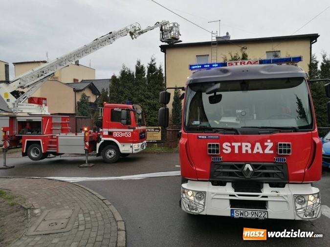Zdjęcie w galerii na portalu naszwodzislaw.com: Radlin: Pożar przy Sienkiewicza. Sadza w kominie postawiła na nogi cztery zastępy straży wiadomości z regionu