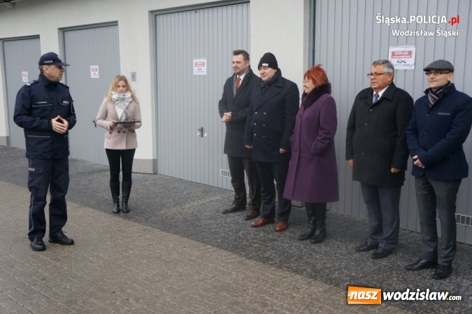 Zdjęcie w galerii na portalu naszwodzislaw.com: Sześć nowych radiowozów. Zasilą komendę w Wodzisławiu oraz komisariaty w Gorzycach i Rydułtowach  wiadomości z regionu