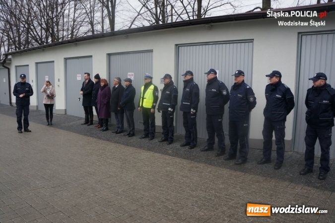 Zdjęcie w galerii na portalu naszwodzislaw.com: Sześć nowych radiowozów. Zasilą komendę w Wodzisławiu oraz komisariaty w Gorzycach i Rydułtowach  wiadomości z regionu