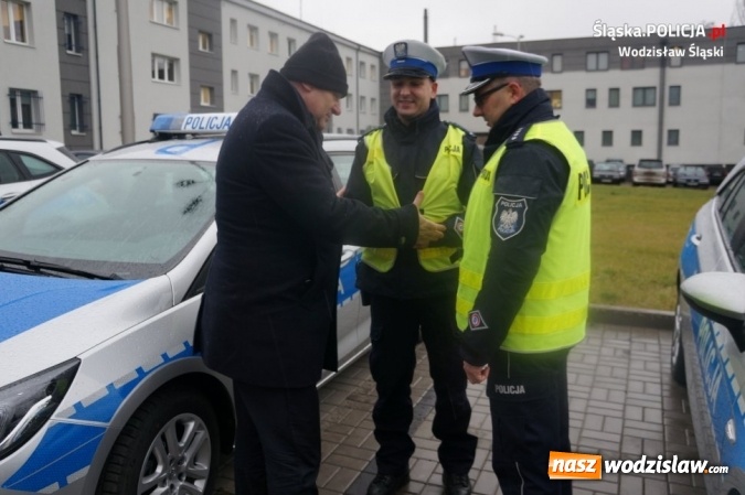 Zdjęcie w galerii na portalu naszwodzislaw.com: Sześć nowych radiowozów. Zasilą komendę w Wodzisławiu oraz komisariaty w Gorzycach i Rydułtowach  wiadomości z regionu