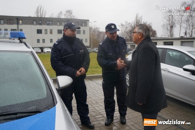 Zdjęcie w galerii na portalu naszwodzislaw.com: Sześć nowych radiowozów. Zasilą komendę w Wodzisławiu oraz komisariaty w Gorzycach i Rydułtowach  wiadomości z regionu