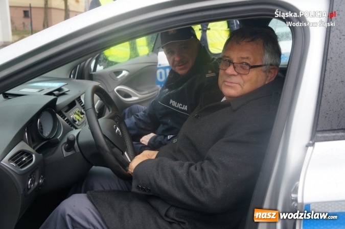 Zdjęcie w galerii na portalu naszwodzislaw.com: Sześć nowych radiowozów. Zasilą komendę w Wodzisławiu oraz komisariaty w Gorzycach i Rydułtowach  wiadomości z regionu