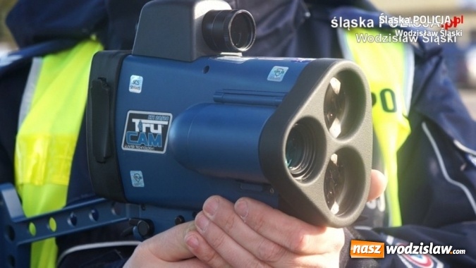 Zdjęcie w galerii na portalu naszwodzislaw.com: Policjanci zaprezentowali nowe urządzenie do pomiaru prędkości  wiadomości z regionu