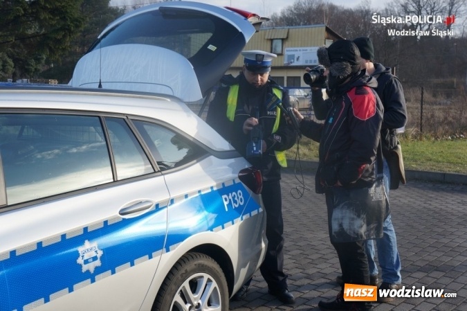 Zdjęcie w galerii na portalu naszwodzislaw.com: Policjanci zaprezentowali nowe urządzenie do pomiaru prędkości  wiadomości z regionu