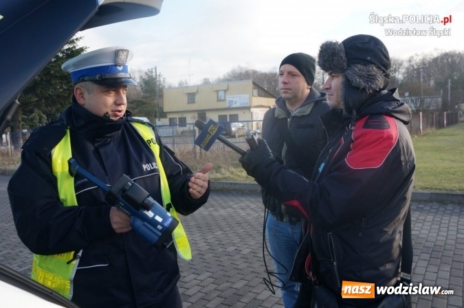 Zdjęcie w galerii na portalu naszwodzislaw.com: Policjanci zaprezentowali nowe urządzenie do pomiaru prędkości  wiadomości z regionu