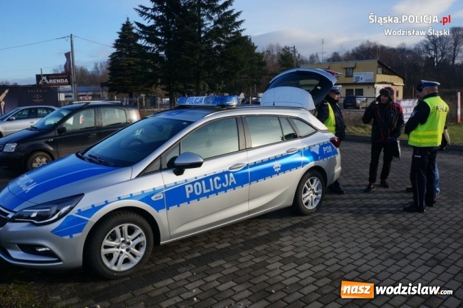Zdjęcie w galerii na portalu naszwodzislaw.com: Policjanci zaprezentowali nowe urządzenie do pomiaru prędkości  wiadomości z regionu