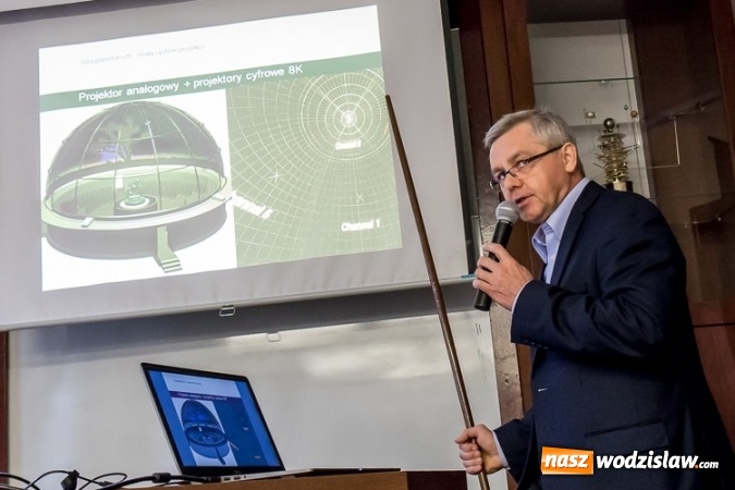 Zdjęcie w galerii na portalu naszwodzislaw.com: Pakiet na 100-lecie odzyskania niepodległości dla 18-latków, którzy pierwszy raz otrzymają paszport wiadomości z regionu