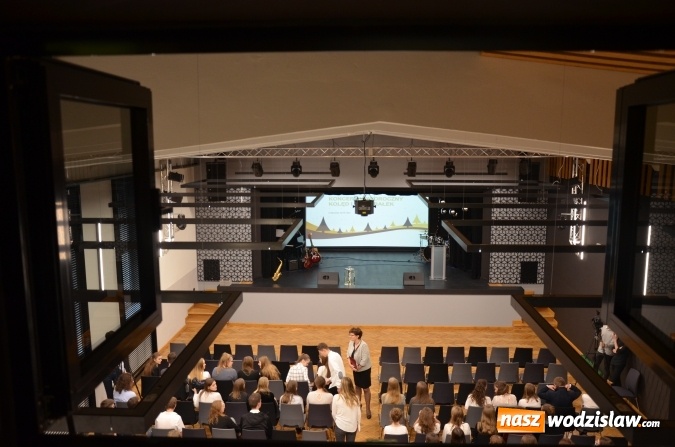 Zdjęcie w galerii na portalu naszwodzislaw.com: Wodzisław: Aula w I LO po remoncie. Dzisiaj została oddana do użytku!  wiadomości z regionu
