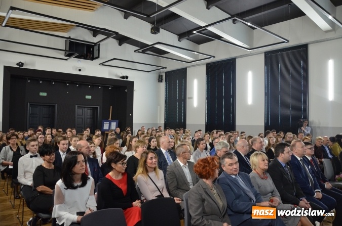Zdjęcie w galerii na portalu naszwodzislaw.com: Wodzisław: Aula w I LO po remoncie. Dzisiaj została oddana do użytku!  wiadomości z regionu