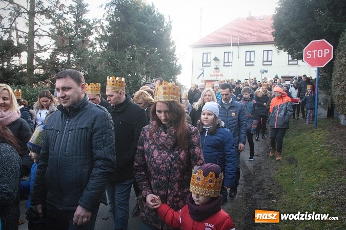 Zdjęcie w galerii na portalu naszwodzislaw.com: Orszak Trzech Króli po raz czwarty w Turzy Śląskiej. [ZDJĘCIA]  wiadomości z regionu