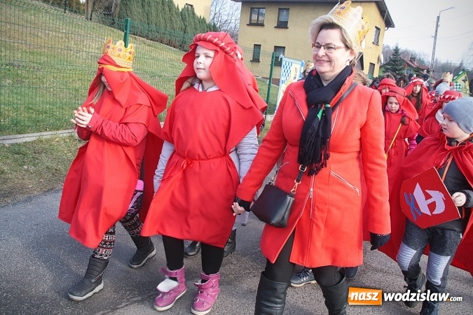 Zdjęcie w galerii na portalu naszwodzislaw.com: Orszak Trzech Króli po raz czwarty w Turzy Śląskiej. [ZDJĘCIA]  wiadomości z regionu