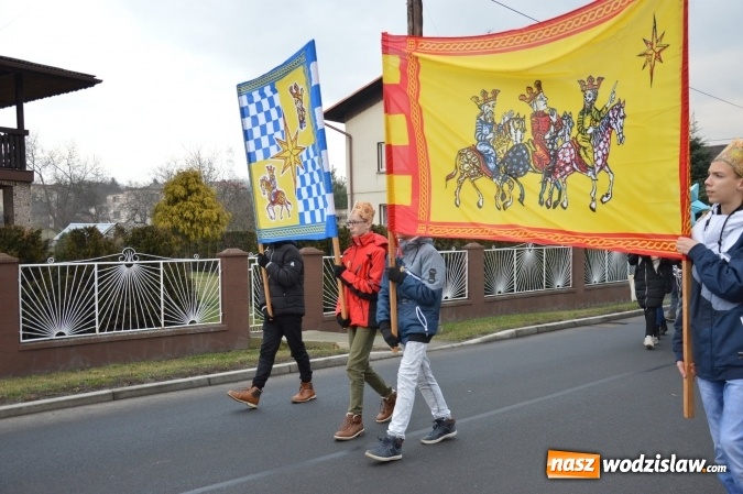 Zdjęcie w galerii na portalu naszwodzislaw.com: Barwny Orszak Trzech Króli w Bluszczowie  wiadomości z regionu