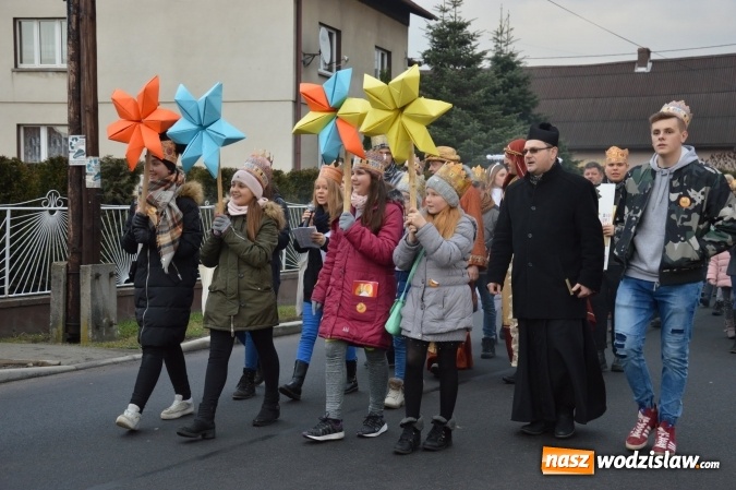 Zdjęcie w galerii na portalu naszwodzislaw.com: Barwny Orszak Trzech Króli w Bluszczowie  wiadomości z regionu
