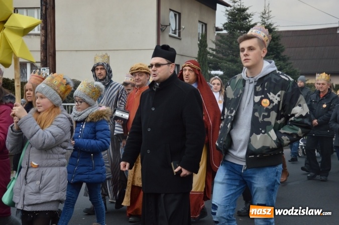 Zdjęcie w galerii na portalu naszwodzislaw.com: Barwny Orszak Trzech Króli w Bluszczowie  wiadomości z regionu