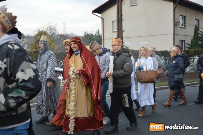 Zdjęcie w galerii na portalu naszwodzislaw.com: Barwny Orszak Trzech Króli w Bluszczowie  wiadomości z regionu