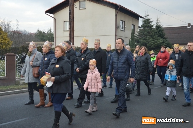 Zdjęcie w galerii na portalu naszwodzislaw.com: Barwny Orszak Trzech Króli w Bluszczowie  wiadomości z regionu