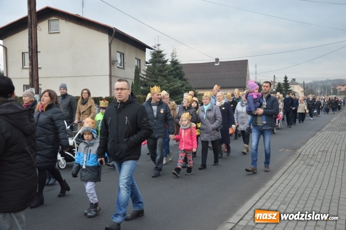 Zdjęcie w galerii na portalu naszwodzislaw.com: Barwny Orszak Trzech Króli w Bluszczowie  wiadomości z regionu
