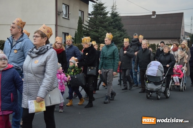 Zdjęcie w galerii na portalu naszwodzislaw.com: Barwny Orszak Trzech Króli w Bluszczowie  wiadomości z regionu
