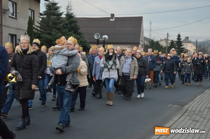 Zdjęcie w galerii na portalu naszwodzislaw.com: Barwny Orszak Trzech Króli w Bluszczowie  wiadomości z regionu