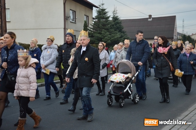 Zdjęcie w galerii na portalu naszwodzislaw.com: Barwny Orszak Trzech Króli w Bluszczowie  wiadomości z regionu