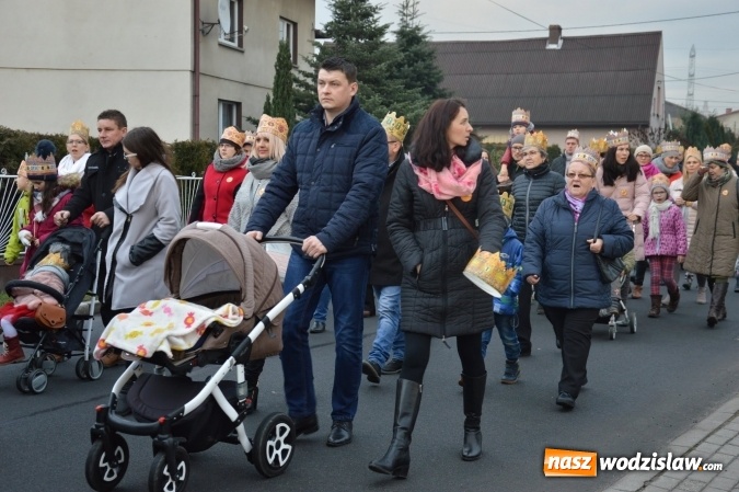 Zdjęcie w galerii na portalu naszwodzislaw.com: Barwny Orszak Trzech Króli w Bluszczowie  wiadomości z regionu