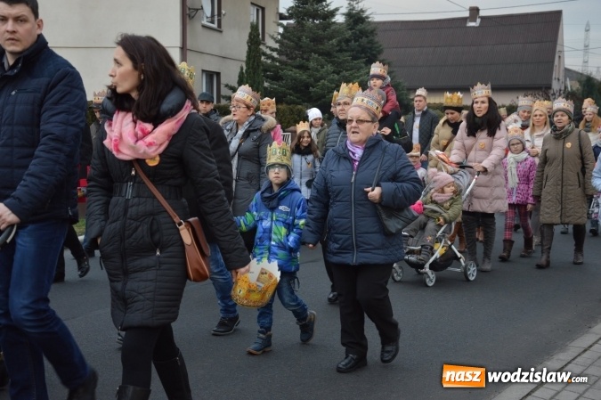 Zdjęcie w galerii na portalu naszwodzislaw.com: Barwny Orszak Trzech Króli w Bluszczowie  wiadomości z regionu