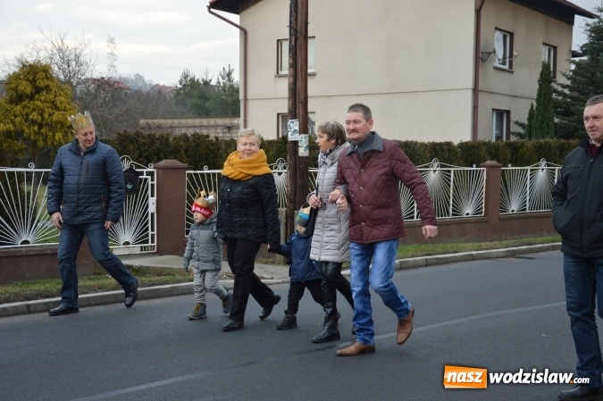 Zdjęcie w galerii na portalu naszwodzislaw.com: Barwny Orszak Trzech Króli w Bluszczowie  wiadomości z regionu