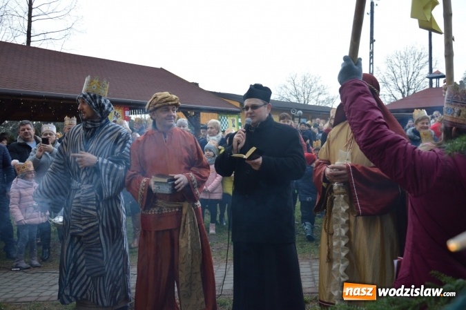 Zdjęcie w galerii na portalu naszwodzislaw.com: Barwny Orszak Trzech Króli w Bluszczowie  wiadomości z regionu