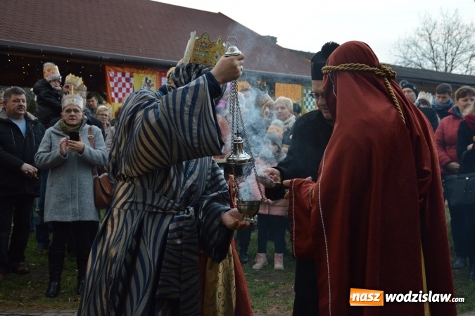 Zdjęcie w galerii na portalu naszwodzislaw.com: Barwny Orszak Trzech Króli w Bluszczowie  wiadomości z regionu