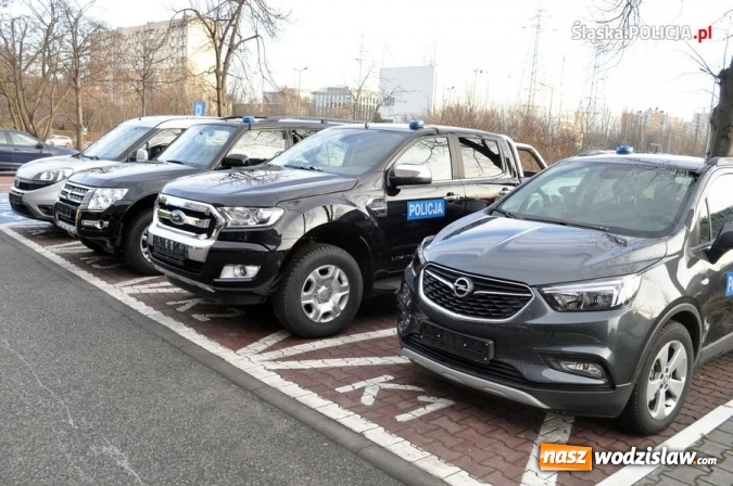 Zdjęcie w galerii na portalu naszwodzislaw.com: Od polonezów do szybkich BMW 330i z wideorejestratorem. Śląska policja pokazała swoje wozy  wiadomości z regionu